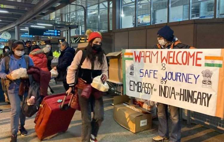 क्या जानते हो आज युक्रेन से आ रहे भारत के छात्रों को पोलेंड बिना वीजा के क्यो आने दे रहा अपने देशमे?? नेकी का बीज किसने बोया
