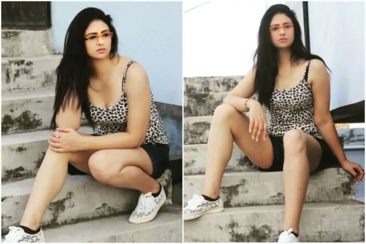 42 साल की उम्र में कहर ढाती क्रिकेटर शमी की पत्नी Hasin Jahan (हसीन जहाँ), खिंचवाती है बोल्ड फोटो, देखें हॉट अंदाज