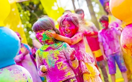 Holi in different parts of India: Vrindavan, Mathura Barsana, Kashi, Jaipur